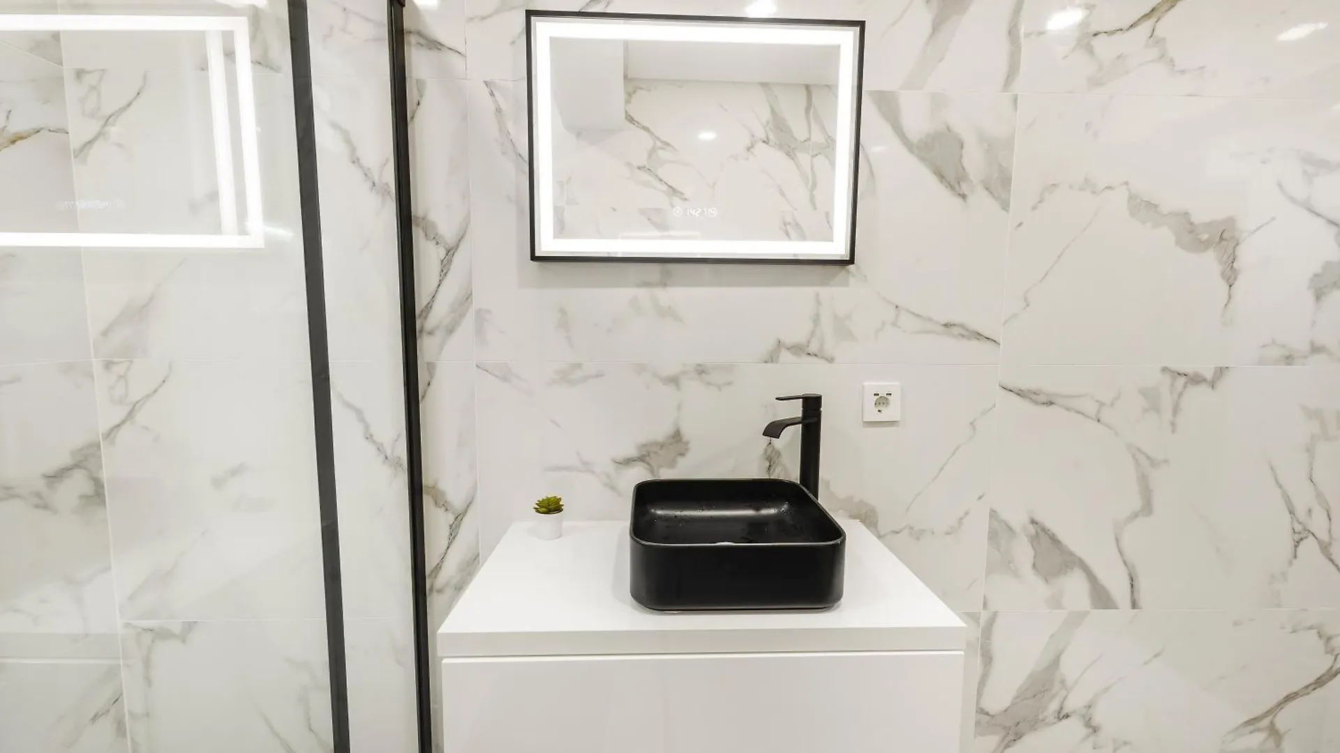 Top Apartment 아마도라