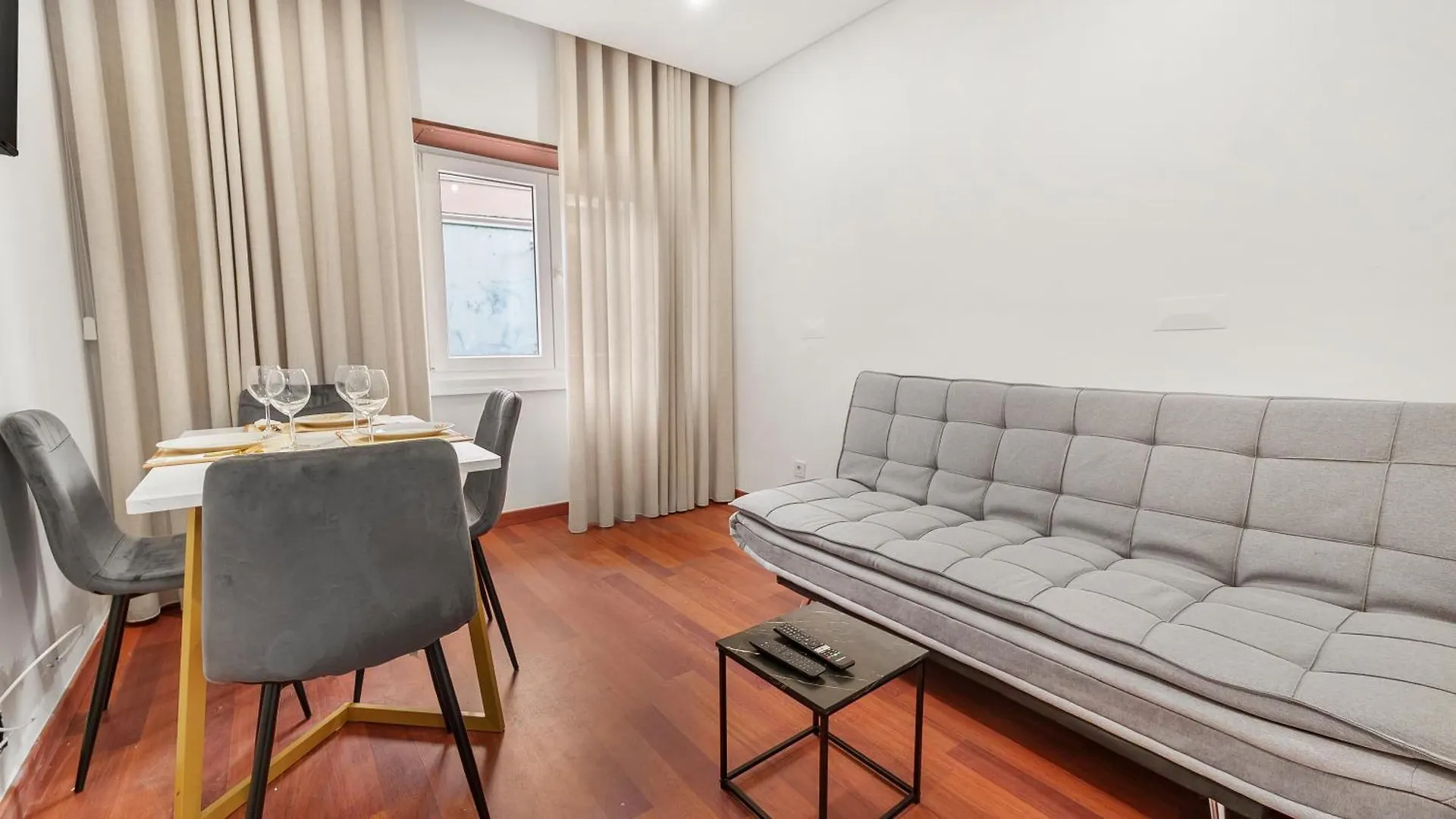 Top Apartment 아마도라